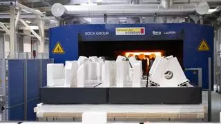 Roca Sanitarios cambiará el horno de gas de su fábrica en Gavá por uno eléctrico en 2025