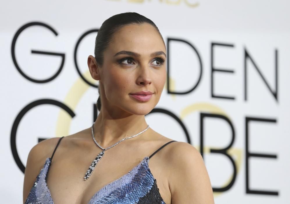 Actress Gal Gadot arrives at the 74th Annual ...