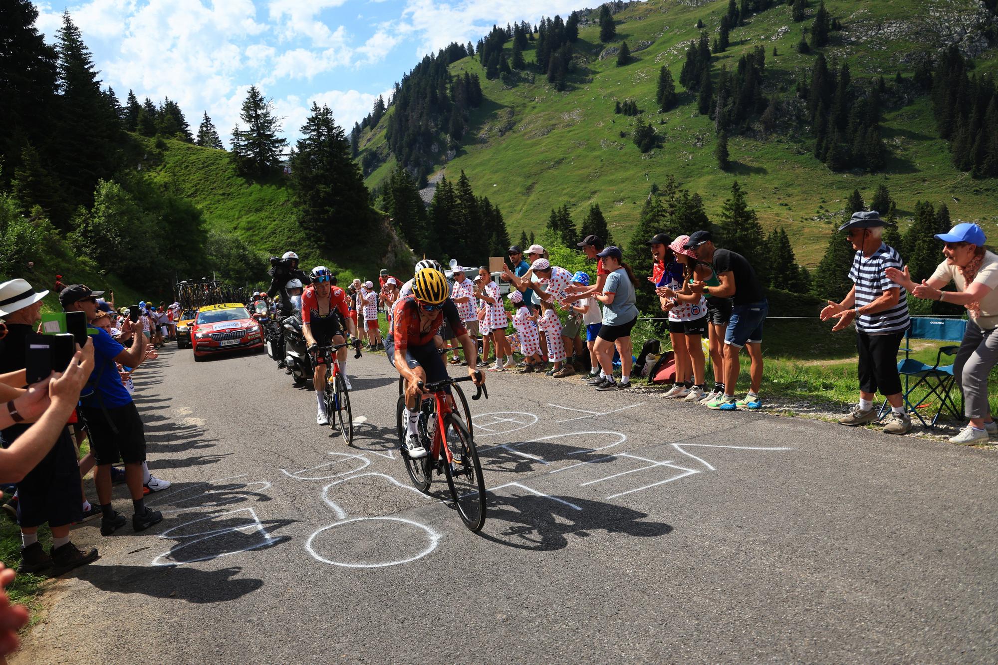 IMÁGENES | Las mejores imágenes de la etapa 14 del Tour de Francia