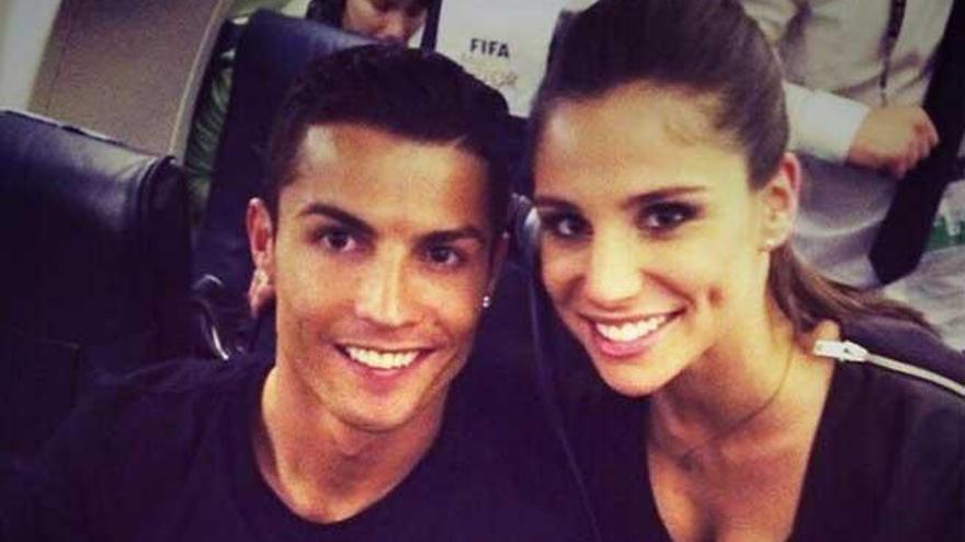 CR7 y Lucía Villalón, presentadora de RMTV.