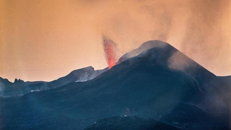 Menos cenizas del volcán y mejor aire en La Palma