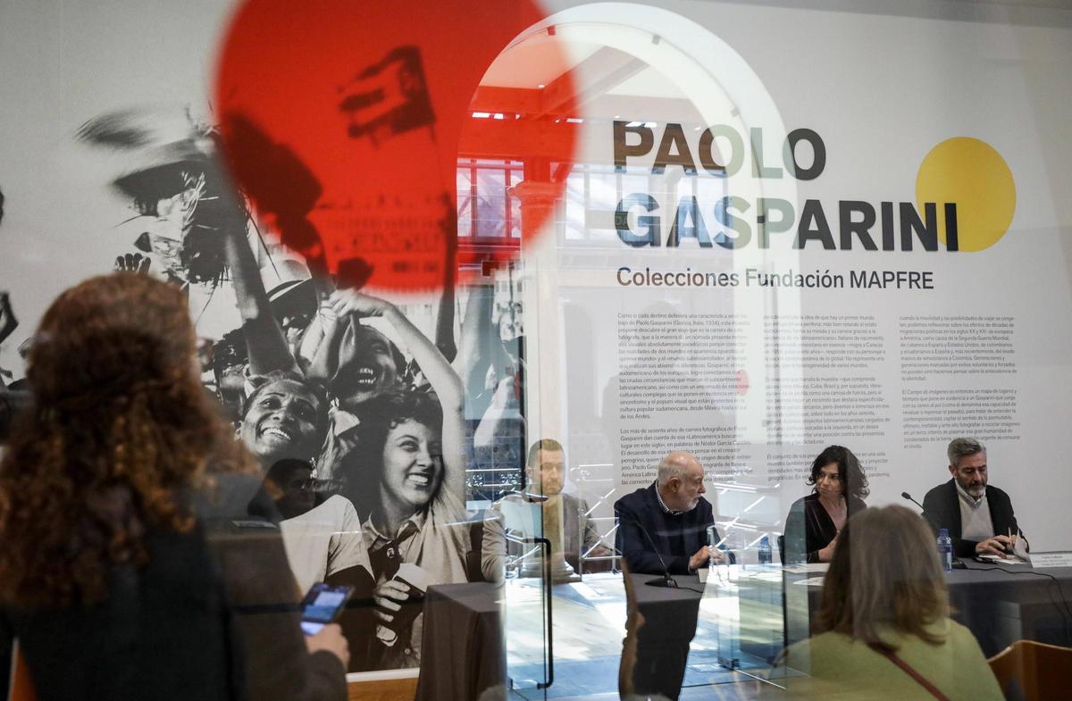 Presentación de la exposición de Paolo Gasparini en el Antiguo Instituto.