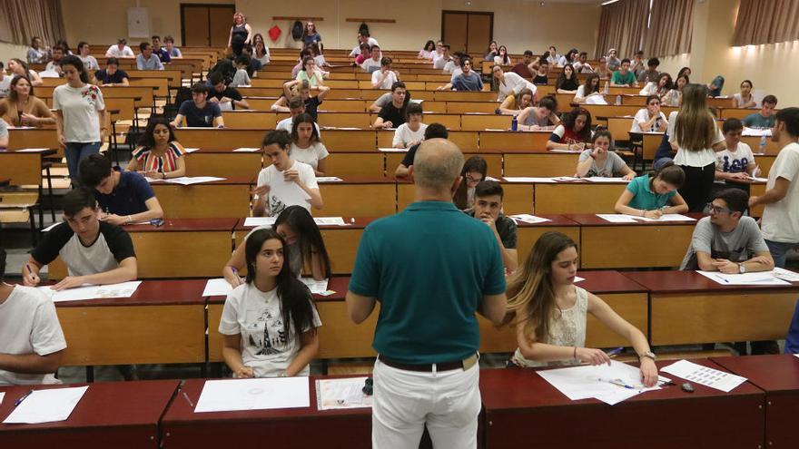 Alumnos hacen los exámenes de Selectividad en la convocatoria de junio de este año 2018.