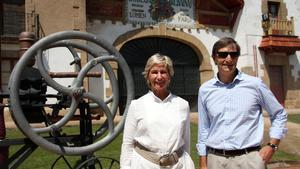 La presidenta del Grup Codorníu, Mar Raventós, i el director general, Xavier Pagès, aquest dimecres, a Bodegas Bilbaínas, a Haro (la Rioja).