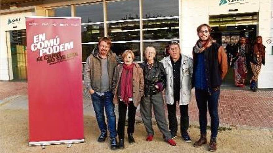 Xavier Domènech, ahir, amb els integrants de la candidatura d&#039;En Comú Podem a Girona.