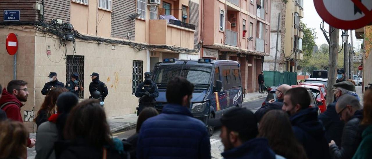 Desahucio de una anciana de 87 años en el barrio del Cabanyal de València.