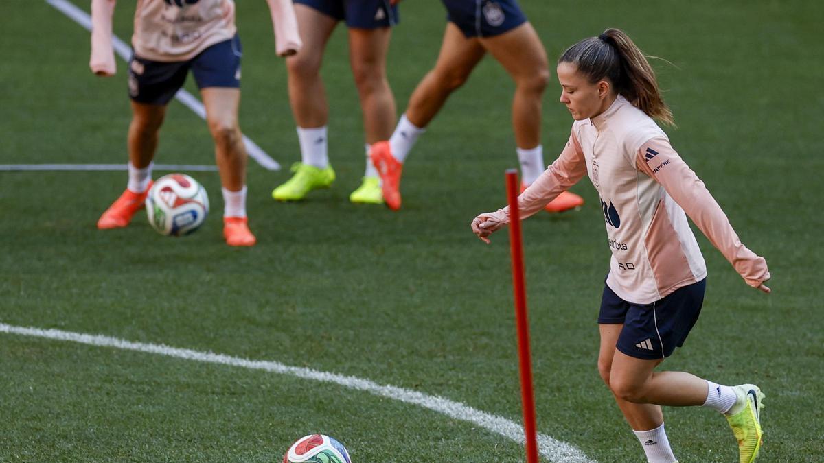 Claudia Pina, en el entrenamiento en el Metropolitano