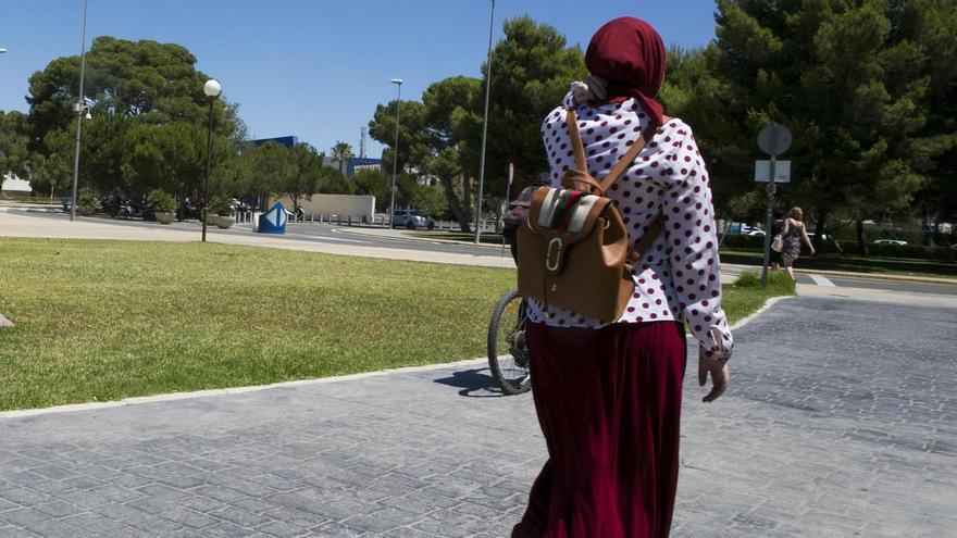 Vox abre la puerta a dejar fuera de la Renta Valenciana de Inclusión a las mujeres con velo