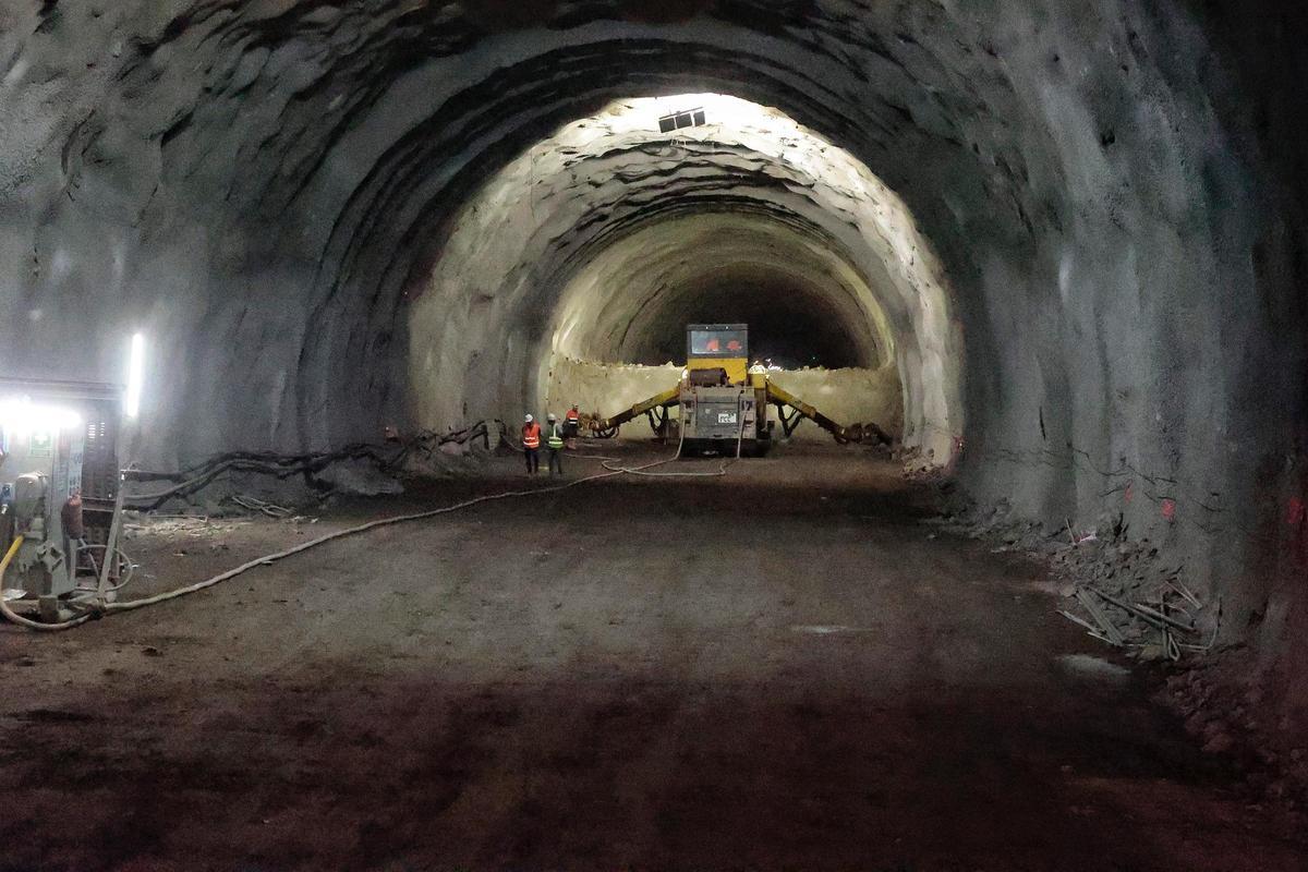 Obras de construcción del túnel de Erjos para el cierre del Anillo Insular.
