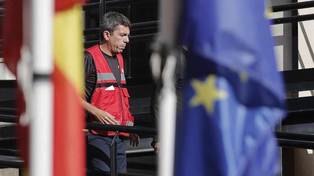 El presidente de la Generalitat, Carlos Mazón, en el Centro de Emergencias de l'Eliana.