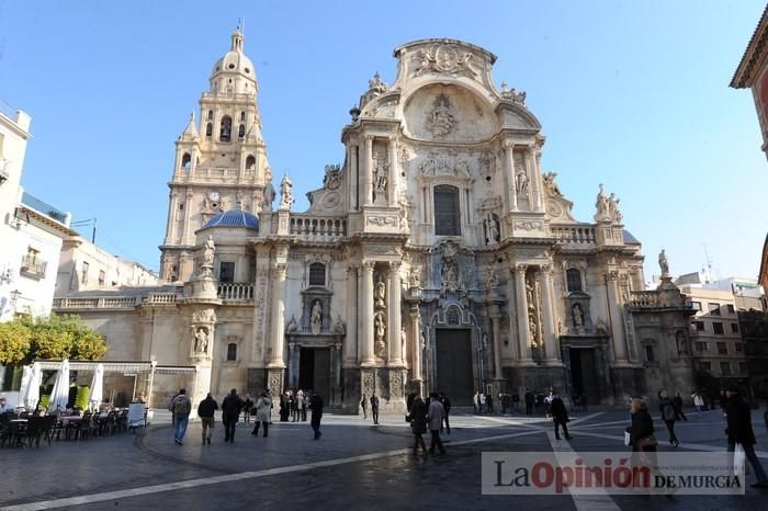 Reparto de boniatos en el Palacio Episcopal por San Fulgencio