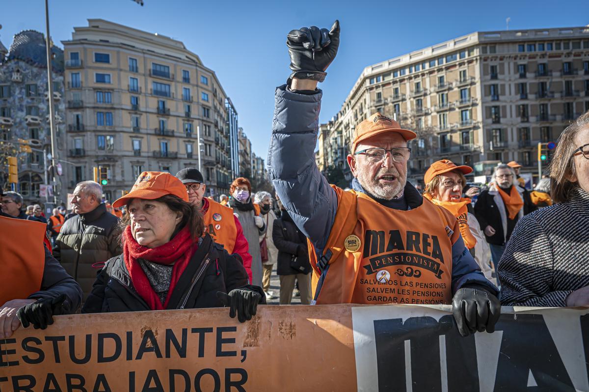 La Coordinadora de pensionistas se manifiesta por el centro de Barcelona