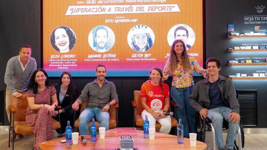 Los ponentes y organizadores, al comienzo de la charla. | Pedro Mina