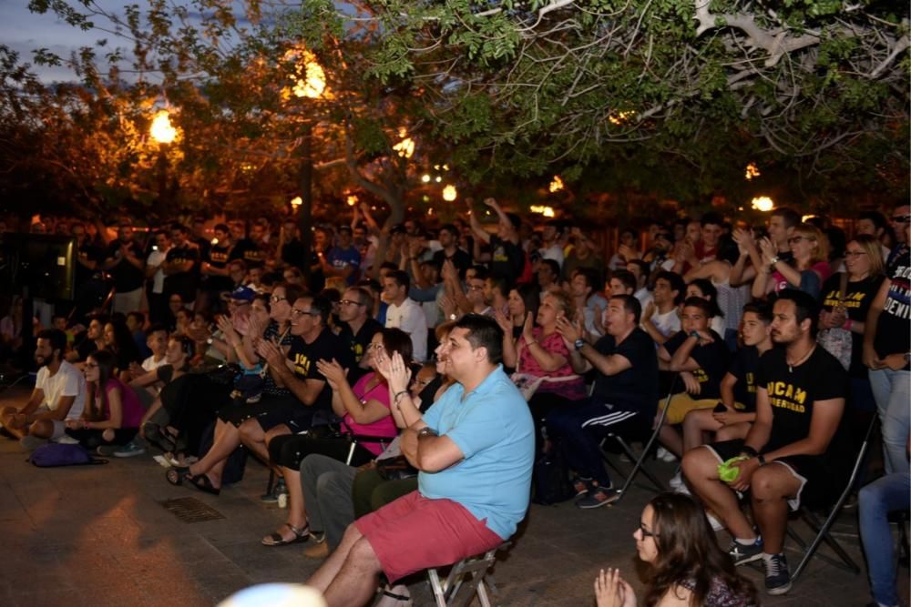 Los aficionados del UCAM lo celebran desde la universidad