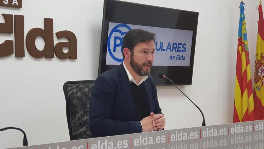 El edil del PP en Elda  Fran Muñoz deja el cargo de portavoz de forma provisional