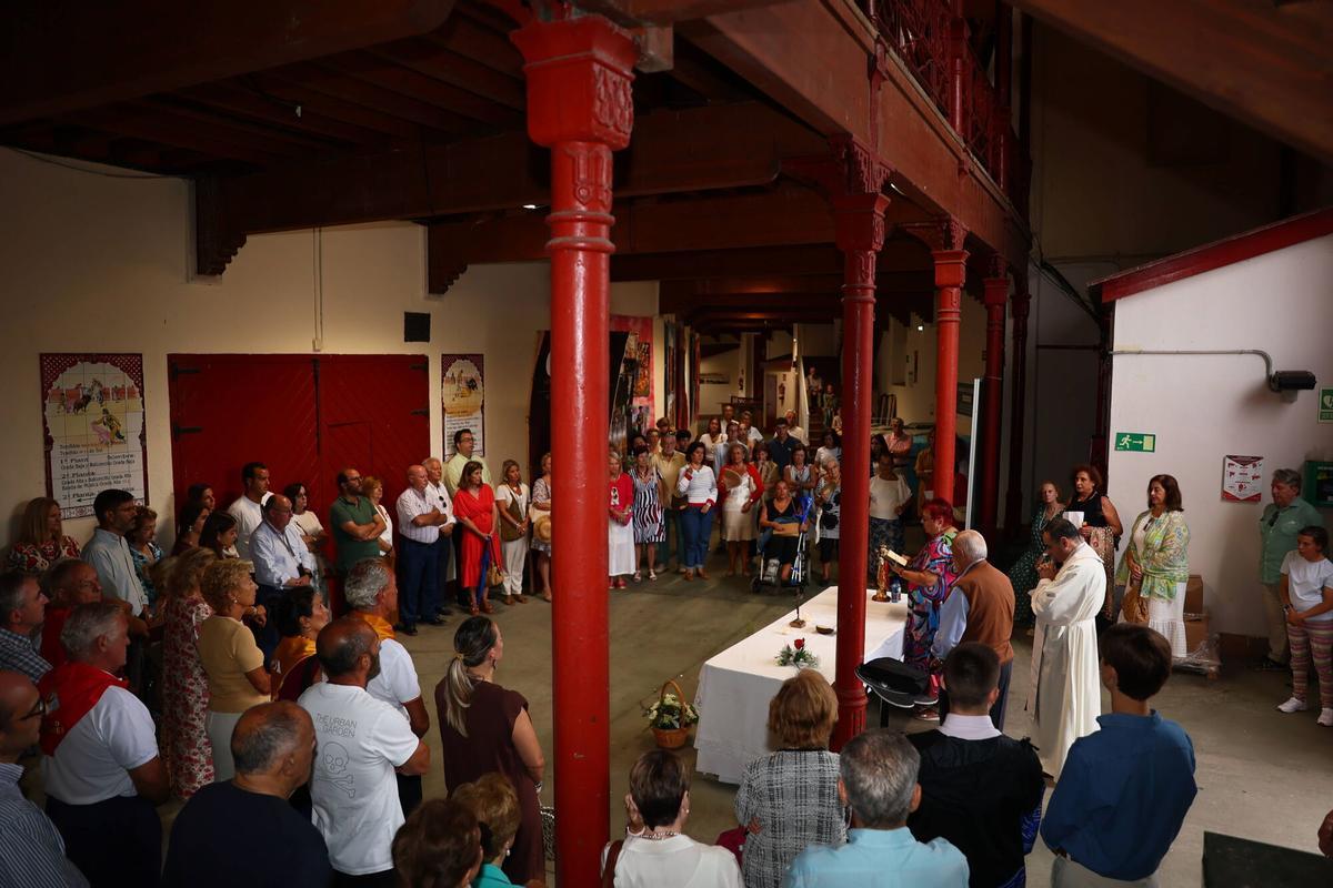 La misa del día de Begoña en la plaza de toros de Gijón, en imágenes La misa del día de Begoña en la plaza de toros de Gijón, en imágenes