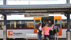 GRANOLLERS 15/11/2023 Barcelona. reportaje con testimonios en la estación de tren de Granollers Centre de la Renfe , Rodalies , para preguntar la opinión sobre el Estudio del gobierno para conectar las comarcas del Vallès. FOTO de ELISENDA PONS