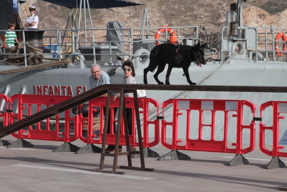 Puertas abiertas del buque Infanta Elena y exposiciones por el Día de las FF AA en Cartagena