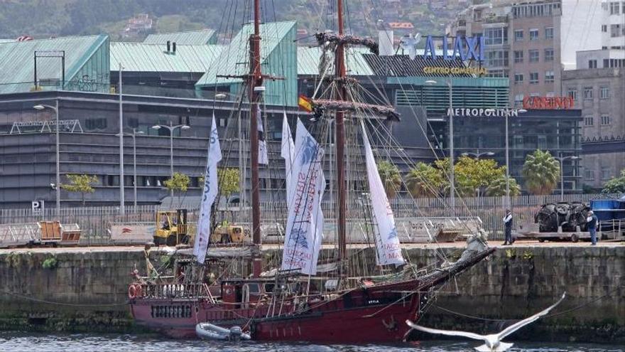 La goleta Atyla se convierte en la primera escala de la Iacobus Maris en Vigo