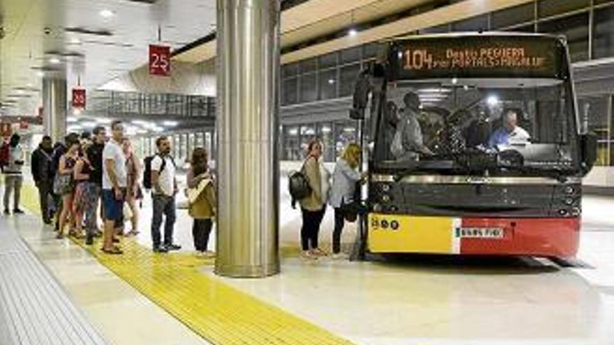 Im Transportwesen sollen die Löhne innerhalb von drei Jahren um zehn Prozent steigen.