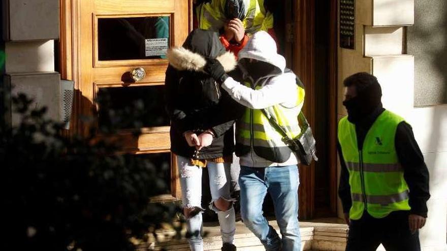 Dos de los miembros del clan, detenidos el pasado día 20 en el barrio del Cristo, en Oviedo.