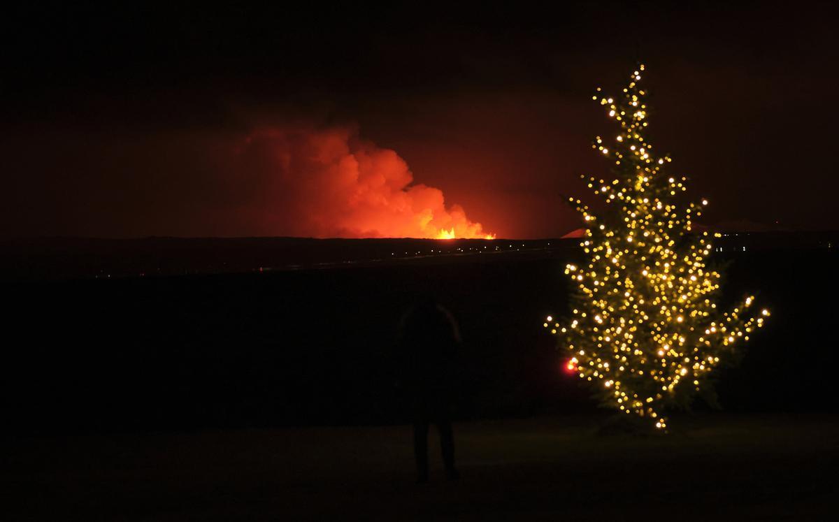 Iceland volcano erupts on Reykjanes peninsula after weeks of intense earthquake activity