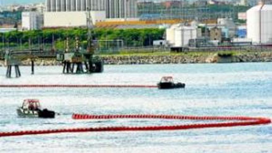 Un nuevo vertido de hidrocarburos ocupa 66 hectáreas de la costa de Tarragona