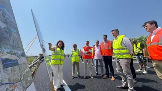 El puente de Algemesí desplazado por el Magro reabre nueve meses después