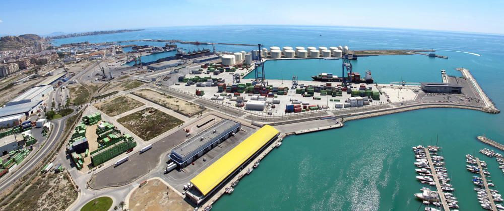 Fotomontaje desde el norte depósitos combustible