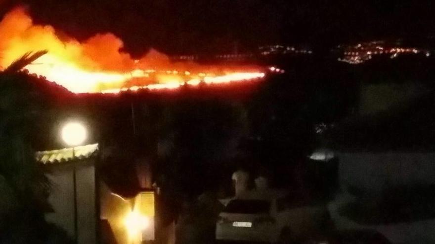 Imagen del incendio publicada por Radio Casares en su Facebook.