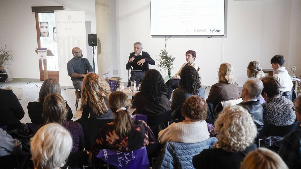 Nieves Barredo, Carme Romeu i Teresa Sivila van ser les protagonistes de la taula rodona celebrada ahir en el marc del Dia Internacional de la Dona Nieves Barredo, Carme Romeu i Teresa Sivila van ser les protagonistes de la taula rodona celebrada ahir en el marc del Dia Internacional de la Dona