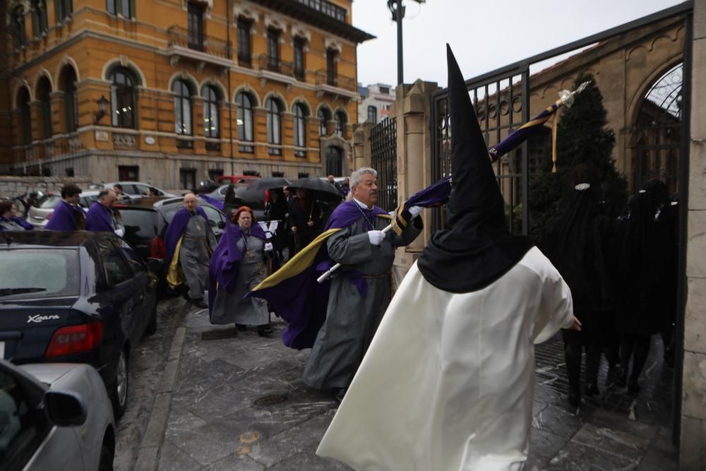 Las procesiones de Viernes Santo de Gijón se quedan sin salir.