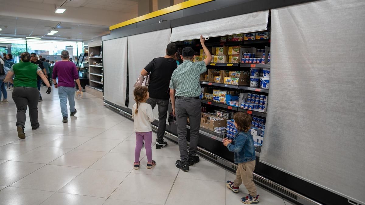 Gran apagón en el Mercadona del Gornal en L'Hospitalet de Llobregat