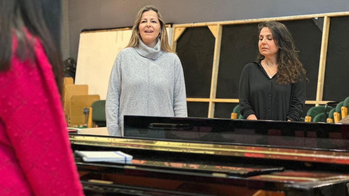 Un grupo de aspirantes hacen las pruebas para formar parte del coro participativo de la ROSS.