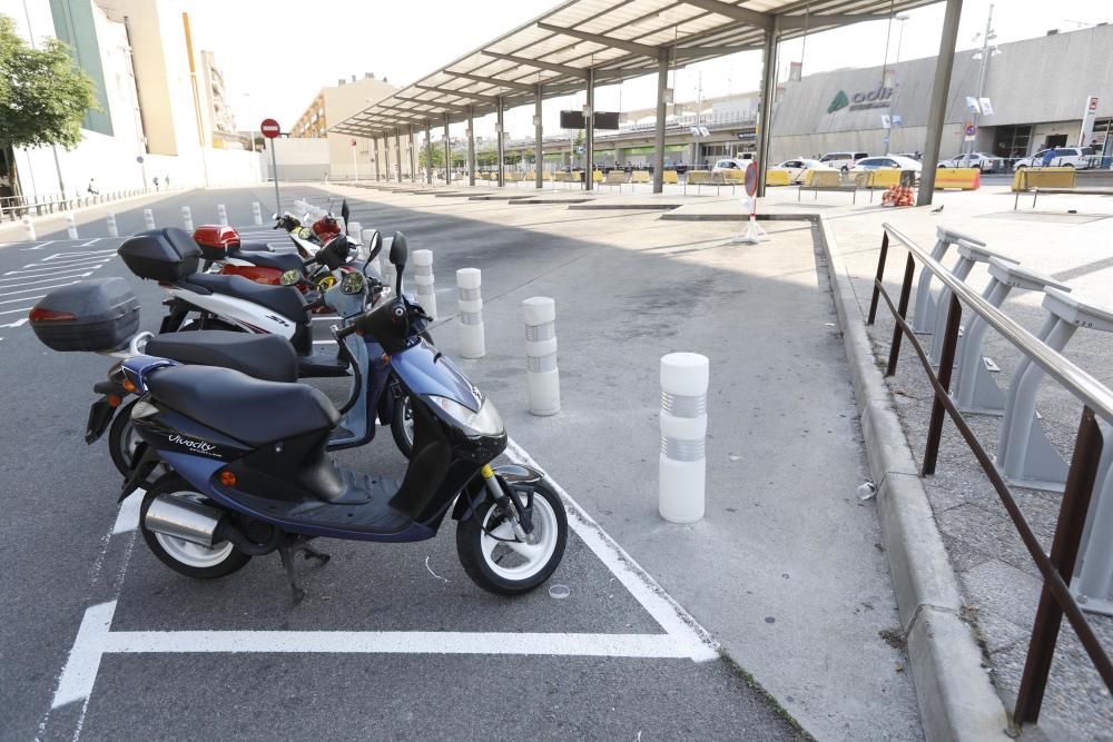 Aparcament provisional de motos a l'antiga estació d'autobusos