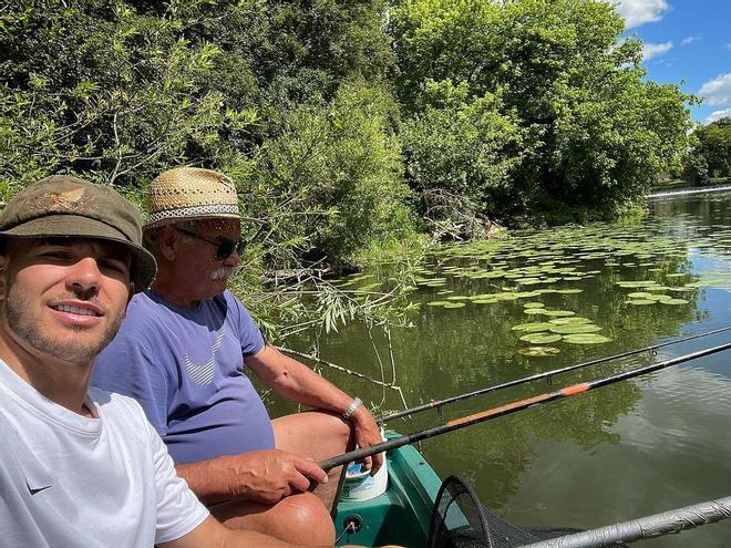 Lucas Hernández, de pesca durante las vacaciones