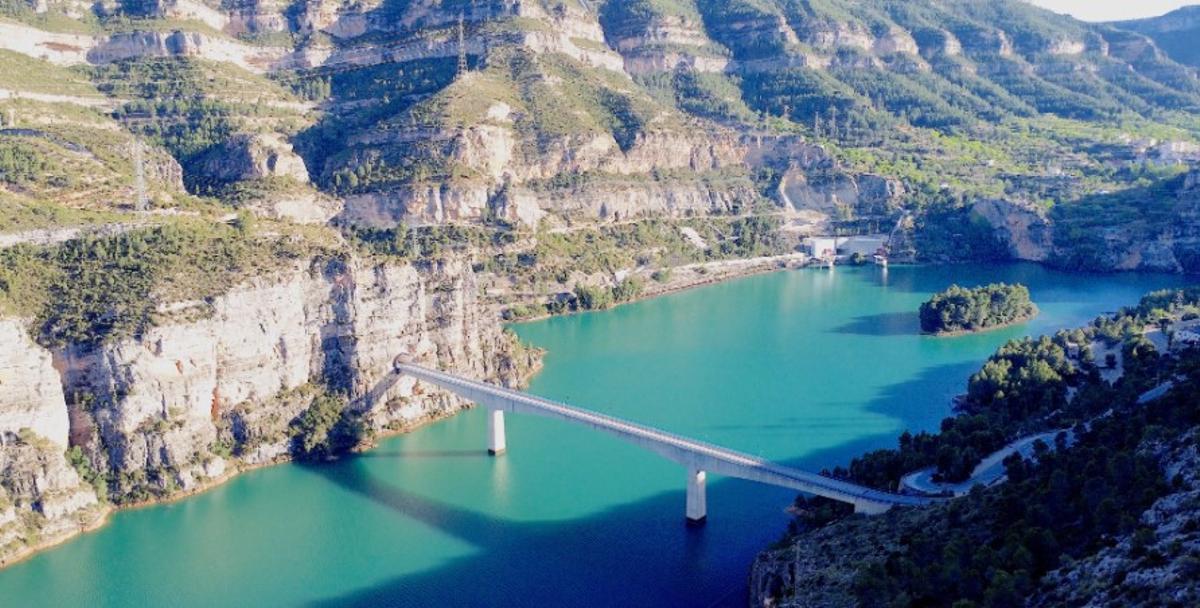 Puente sobre el pantano de Cortes.