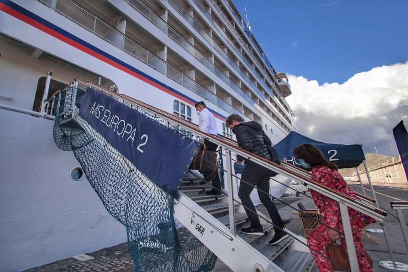 Llegada del crucero de lujo Europa2 al puerto de Santa Cruz de Tenerife