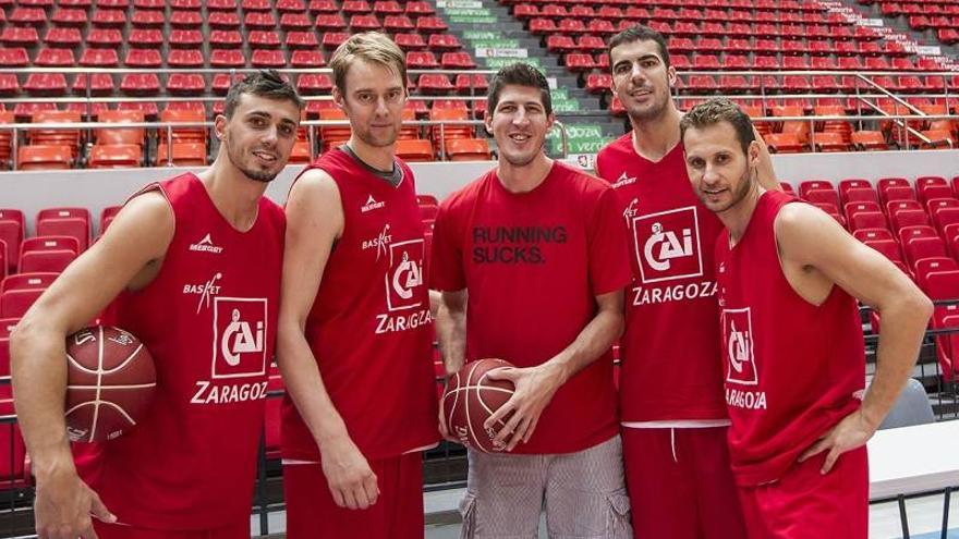 Rudez acude al entrenamiento para despedirse