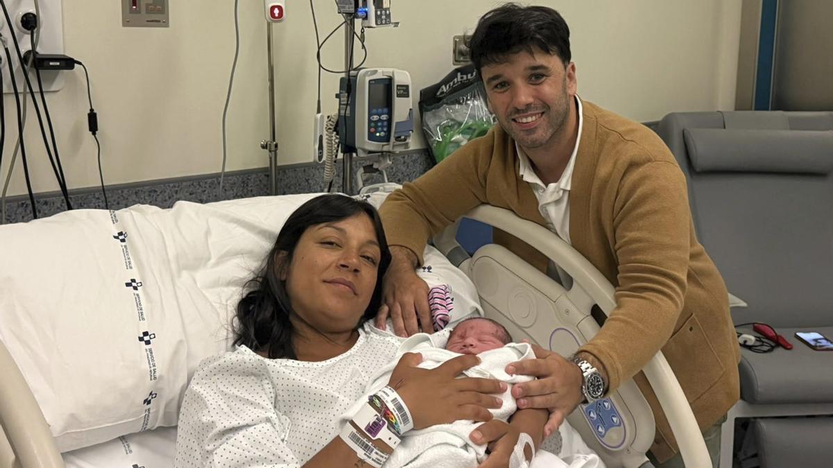 Mateo, el bebé que llegó con el eclipse tras casi 20 horas de parto