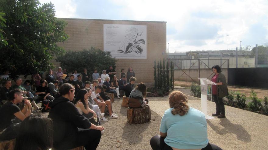 El instituto Vicent Andrés Estellés de Burjassot inaugura un ágora dedicada al poeta