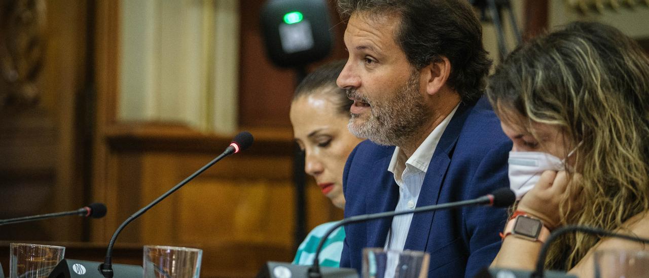 Concejales socialistas en el pleno de Santa Cruz.