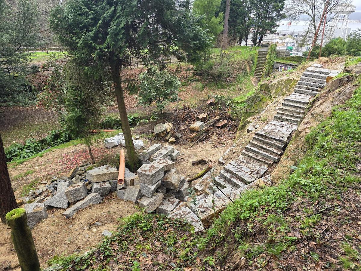 El levantamiento del muro de contención está paralizado.