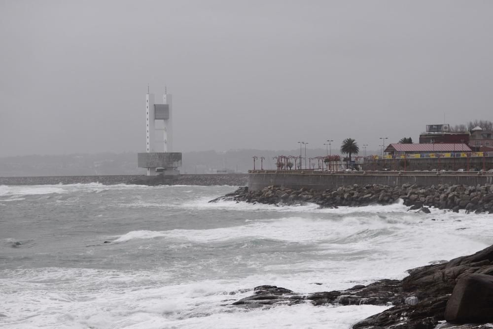 Temporal con alerta roja en la costa de A Coruña