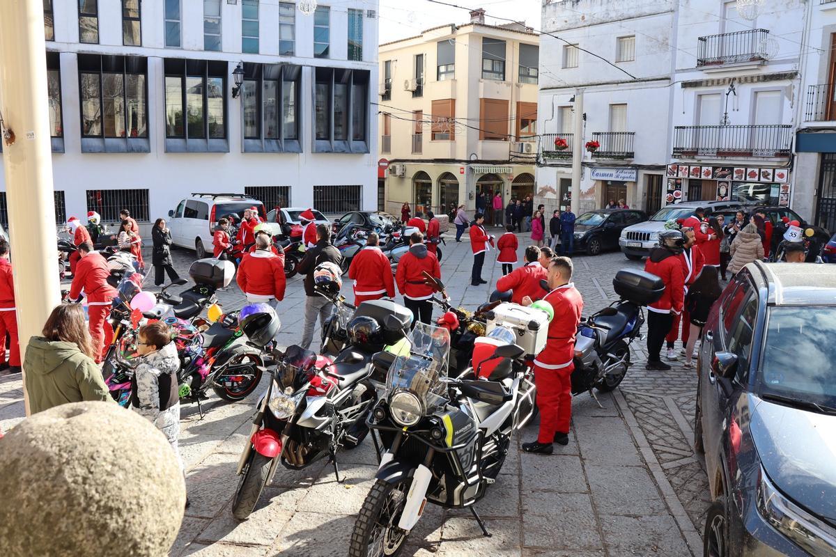 Fotogalería | Así fue la 'Papanoleada' motera de Arroyo de la Luz