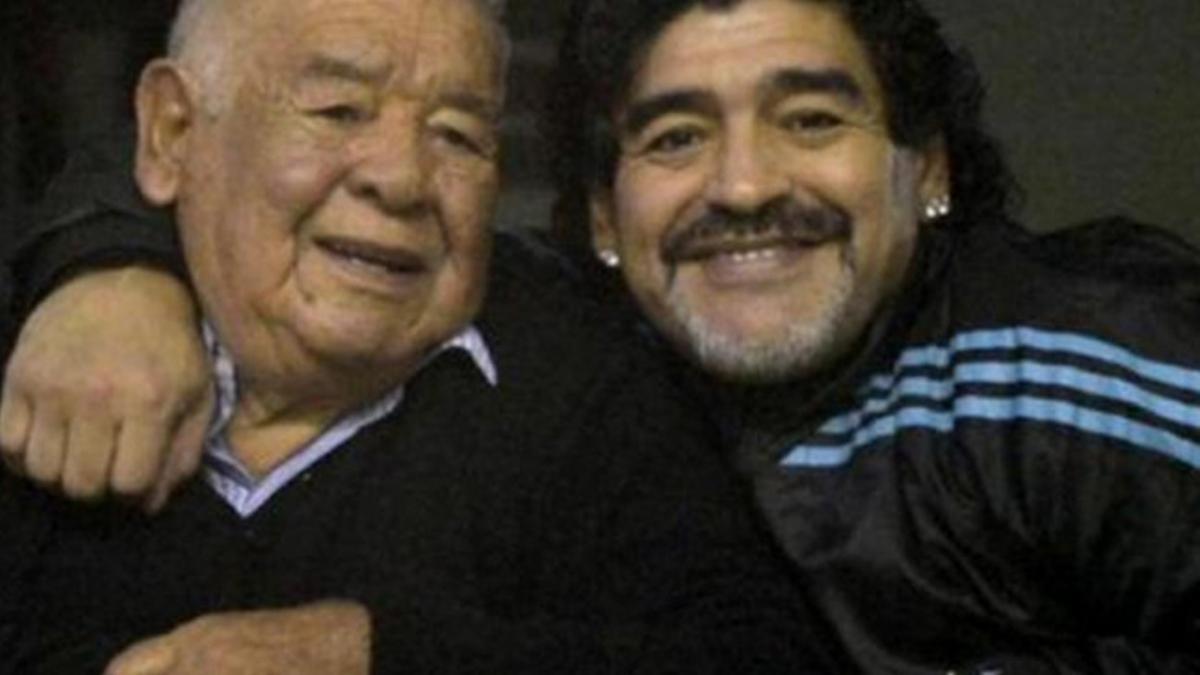 Maradona, en una imagen junto a su padre