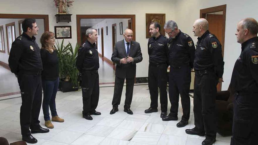 García Bermejo felicita la Navidad a las fuerzas de seguridad