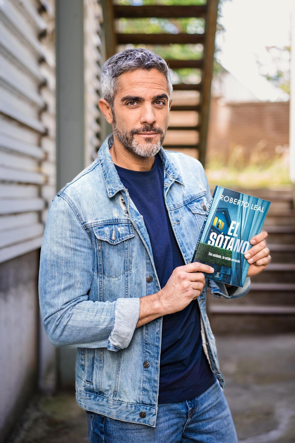 Roberto Leal presenta su primera novela 'El Sótano'