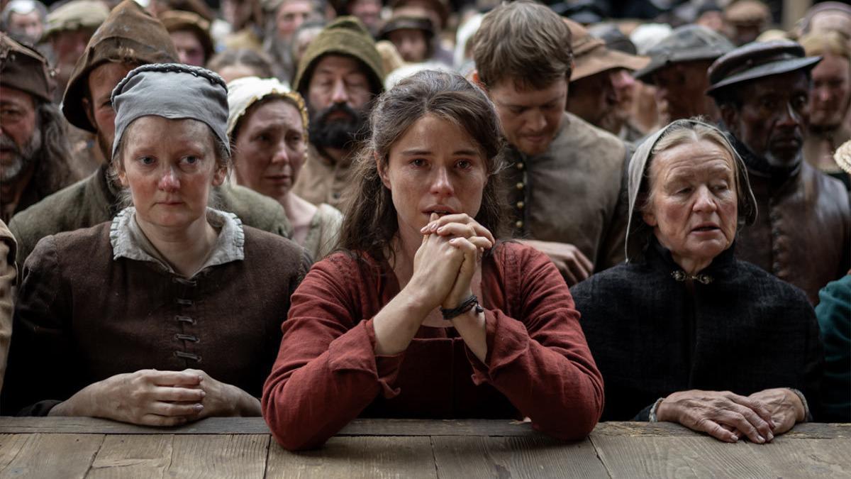 La actriz Jessie Bucley en una escena de 'Hamnet'.
