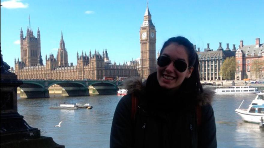 Carla Seguín en una foto en Londres, con el Big Ben al fondo. // FdV